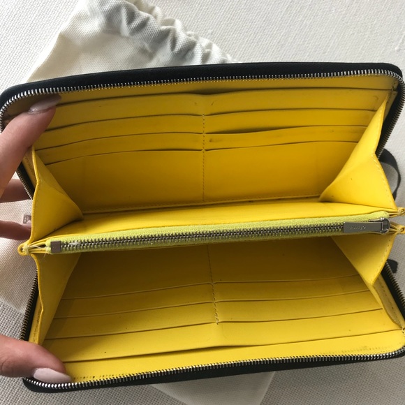 Celine calfskin large lip around multifunction - Picture 4 of 8